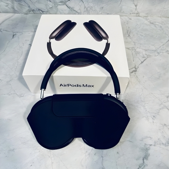 Apple AirPods Max - Midnight Black - Picture 2 of 10